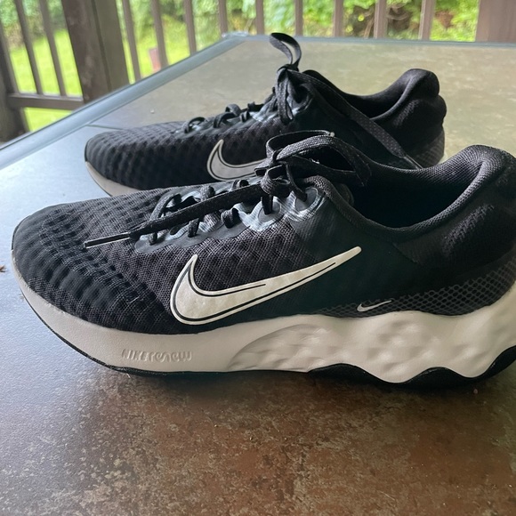 Nike Shoes - Nike RENEW RIDE 3 Women's Size 9 Black White DC8184-001 Running Shoes